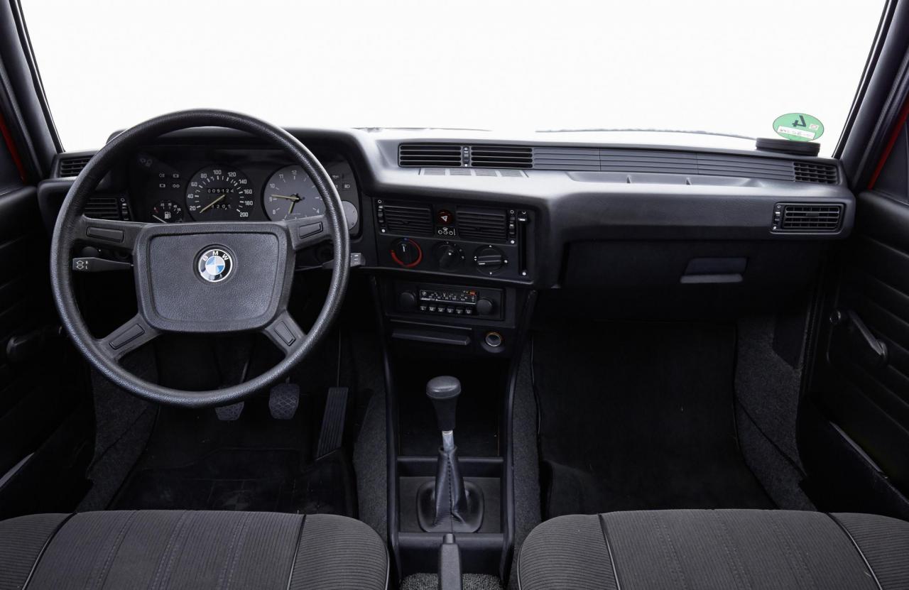 BMW-316-E21-Cockpit.thumb.jpg.2b75d6b5c2524cce7126883554377588.jpg