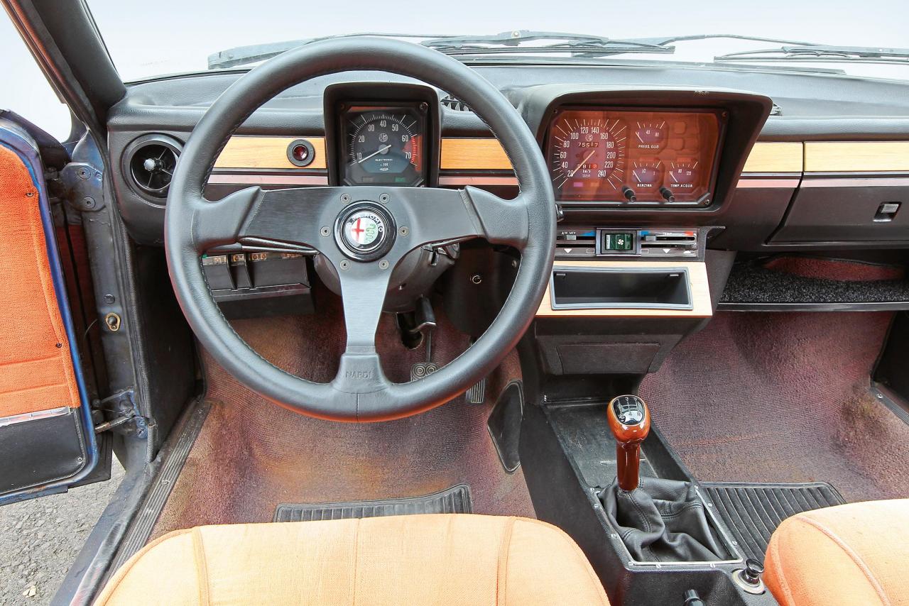 alfa-romeo-alfetta-gtv-interieur.thumb.jpg.9d6ed439f6c6ba5fb0abae5fd67d37e5.jpg