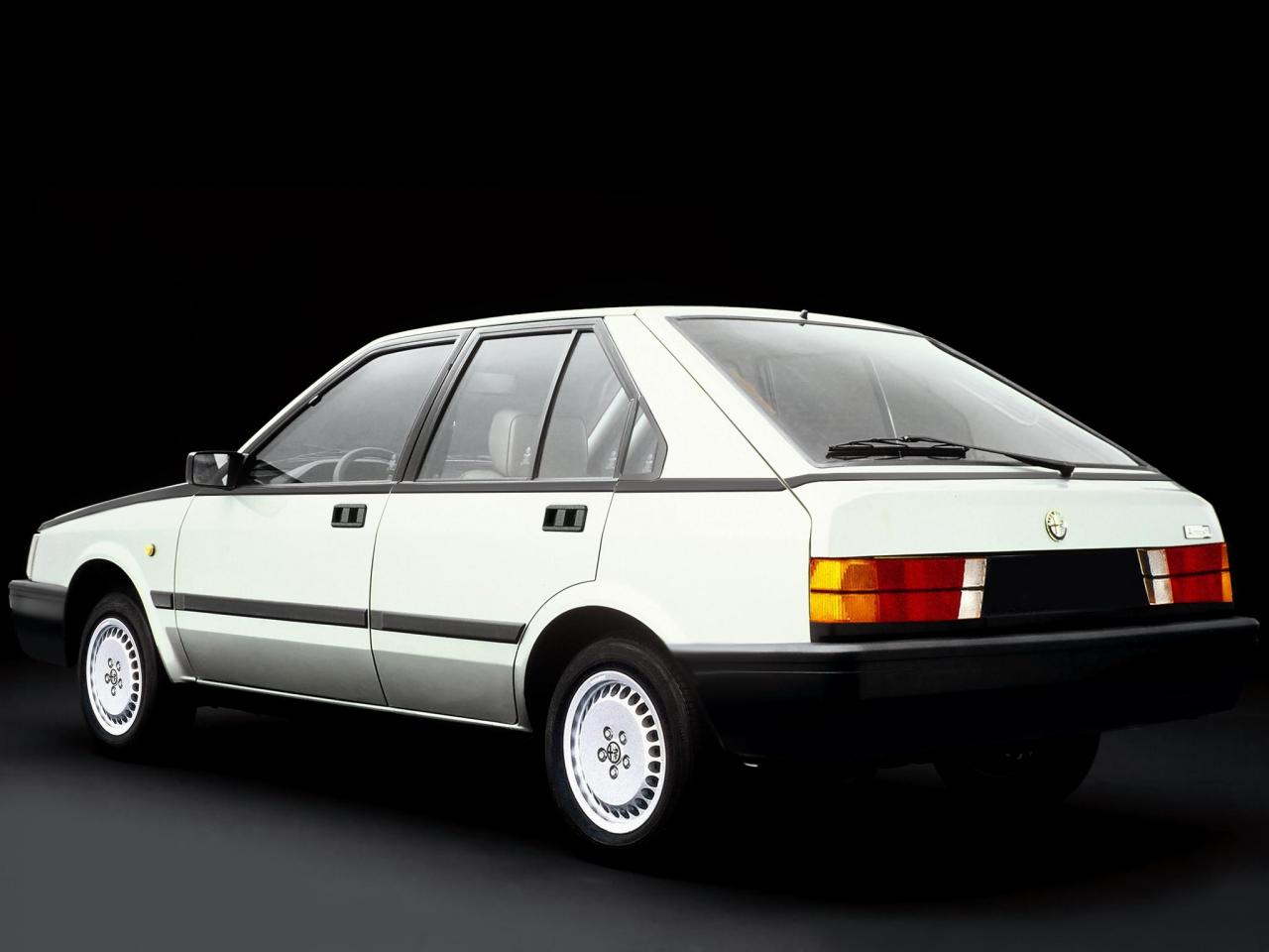 1834817638_AlfaRomeoArnaRestyling5p1986-1988.thumb.jpg.1a5df7a9696b10ea63339f1106ec1abe.jpg