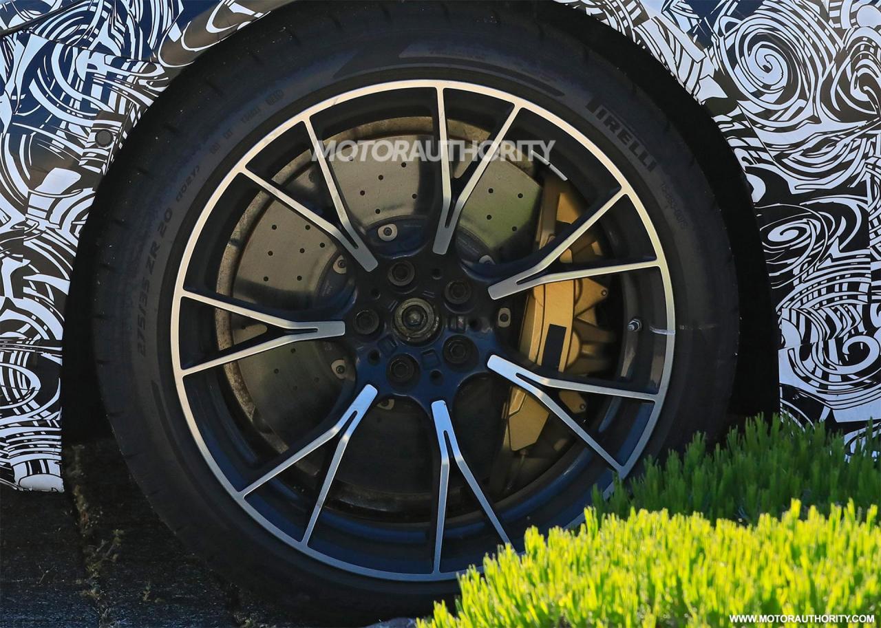 2021-bmw-m5-cs-spy-shots--photo-credit-s-baldauf-sb-medien_100746403_h.jpg