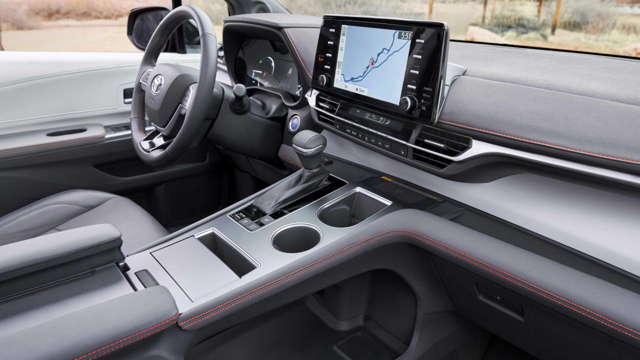 2021_Toyota_Sienna_XSE_010.jpg