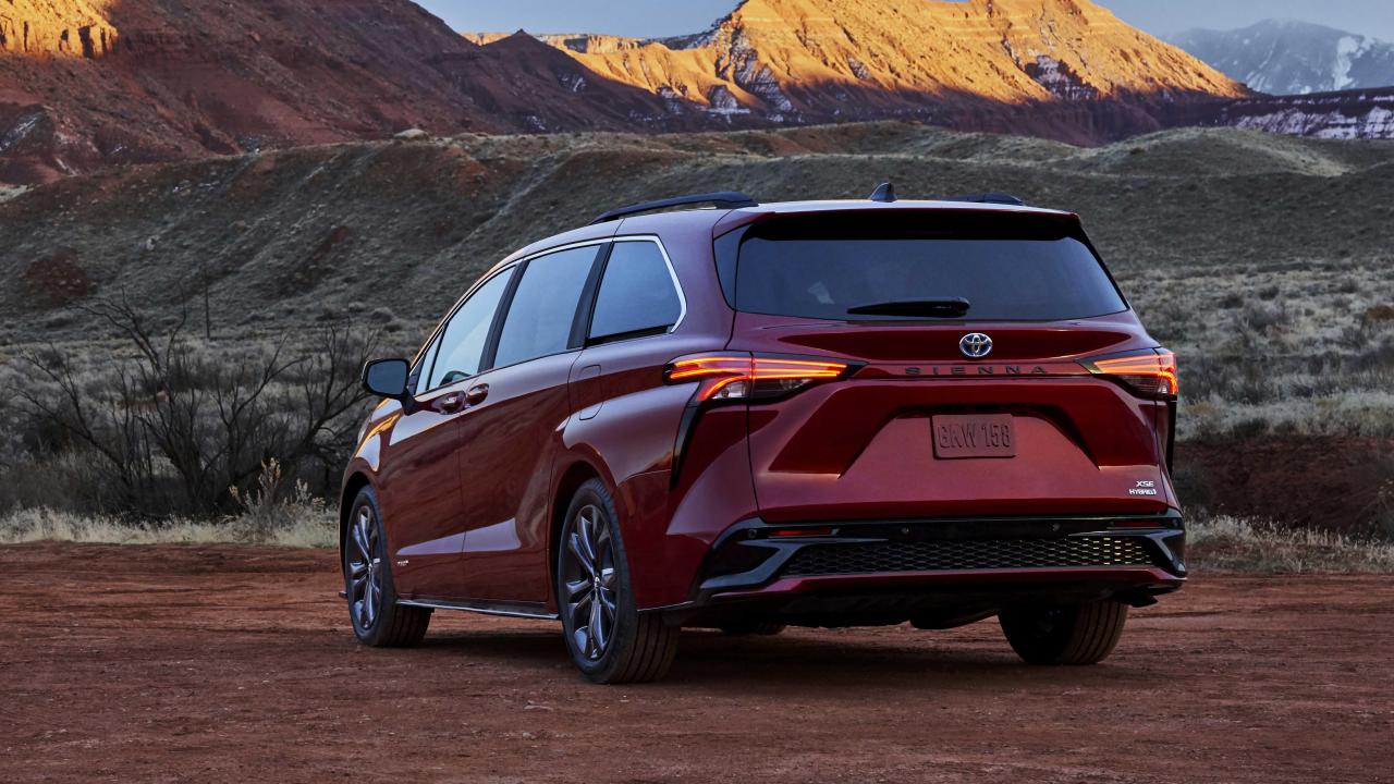 2021_Toyota_Sienna_XSE_05.jpg