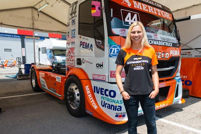 Steffi_Halm_Schwabentruck_Team.jpg.7a491b961bce6ef118f7811f75cbc83f.jpg