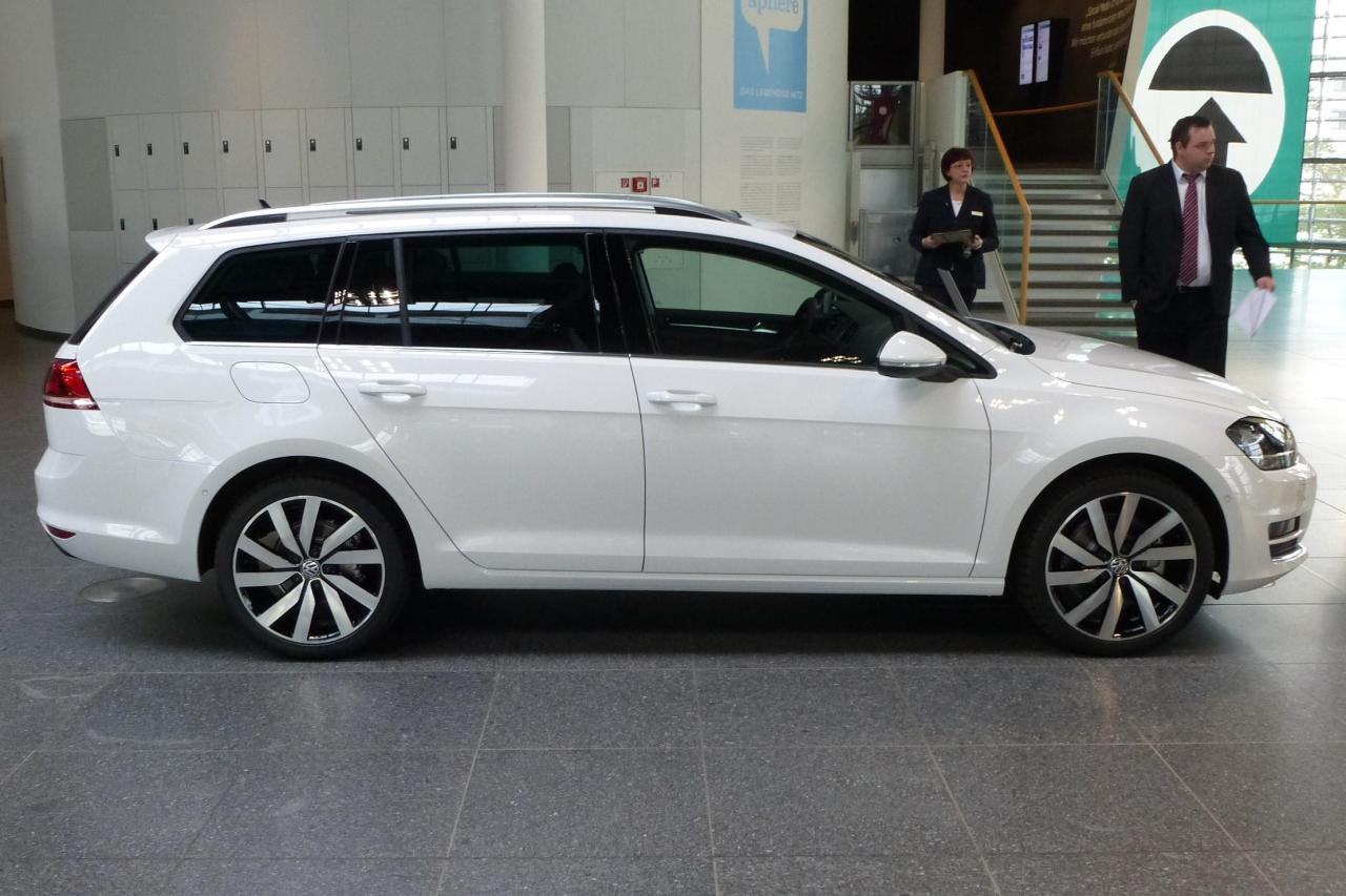 VW_Golf_VII_Variant_Highline_2.0_TDI_Seite.thumb.jpg.81a336d0f3ab9f6988d43831ca19426d.jpg