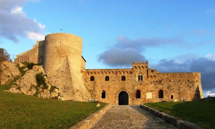 castello-ducale-di-bovino5-e1513338903633.jpg.8a334ce74f1ebc0d14cd3e3a9782bd68.jpg