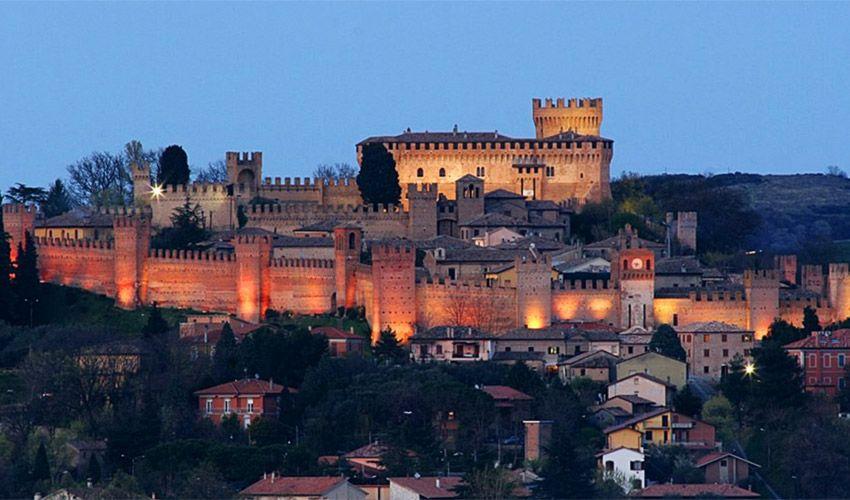 castello_di_gradara1.jpg.61220dd89b76a9175830ecc986fb4319.jpg