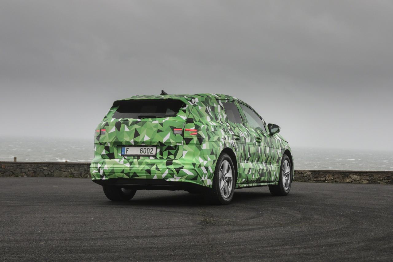 skoda-enyaq-covered-drive-11.thumb.jpg.93723da29862453aeeea9b7e9a0cca45.jpg