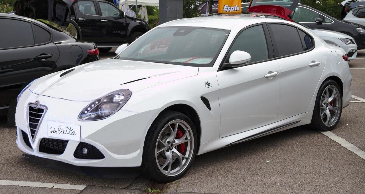1920px-Alfa_Romeo_Giulietta 4p.jpg