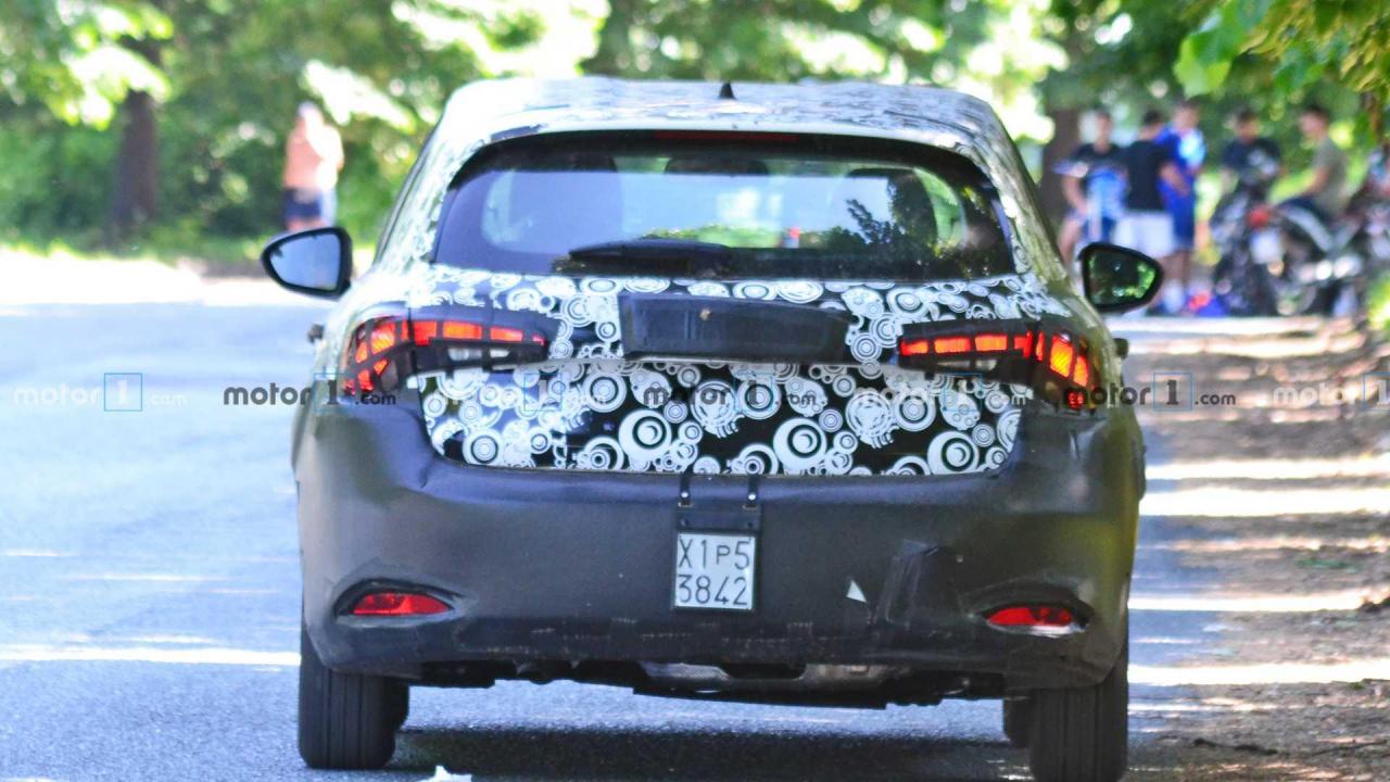 1779337056_fiat-tipo-cross-spy-photo(4).thumb.jpg.eaddf93c874be2281dde73e34ccfb539.jpg
