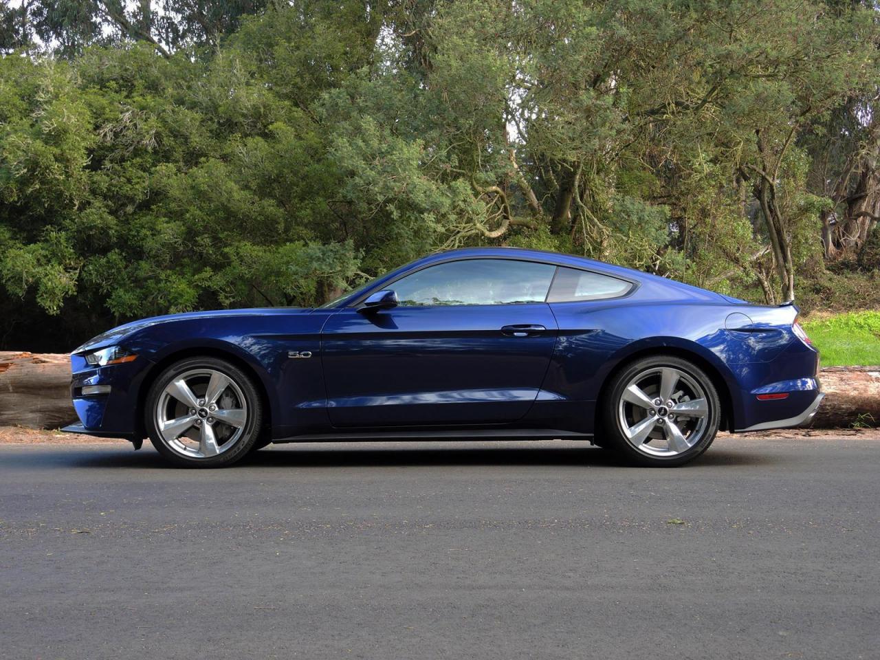 2018-2020-ford-mustang-gt-coupe-side-view-carbuzz-466725-1600.jpg