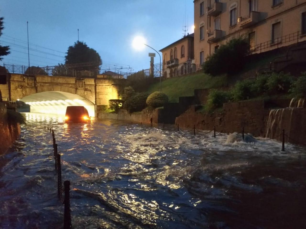 24072020-sottopasso-via-I-maggio-allagato-2.jpg
