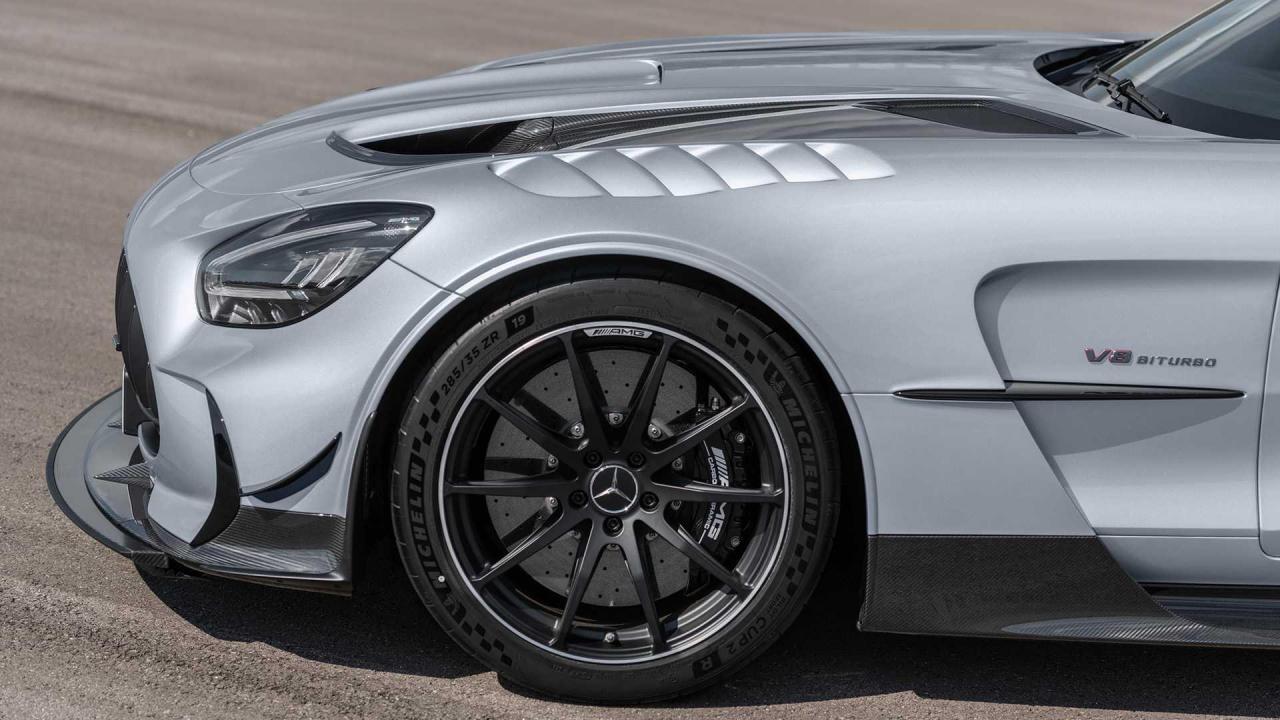 mercedes-amg-gt-black-series-2020 (9).jpg