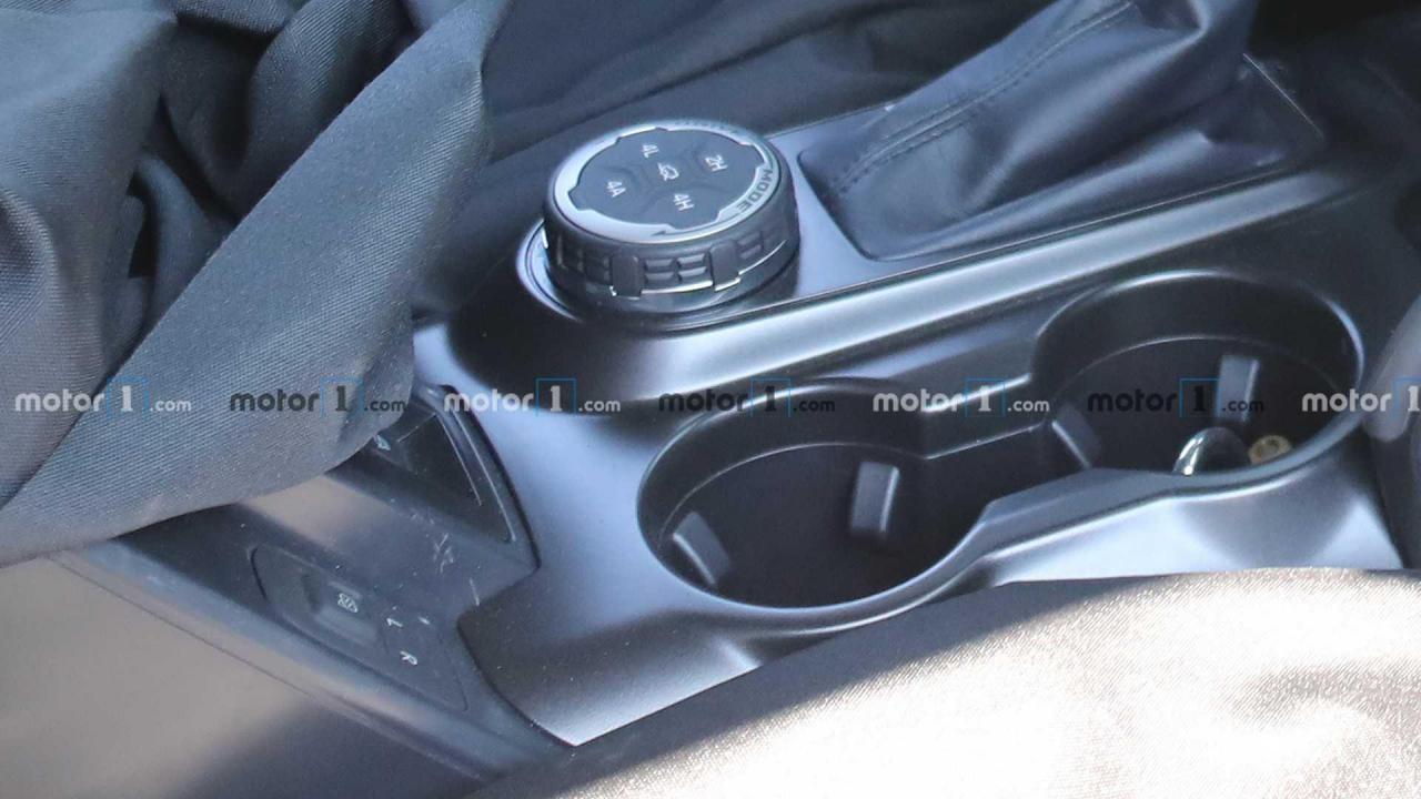 2021-ford-bronco-spy-photo (1).jpg