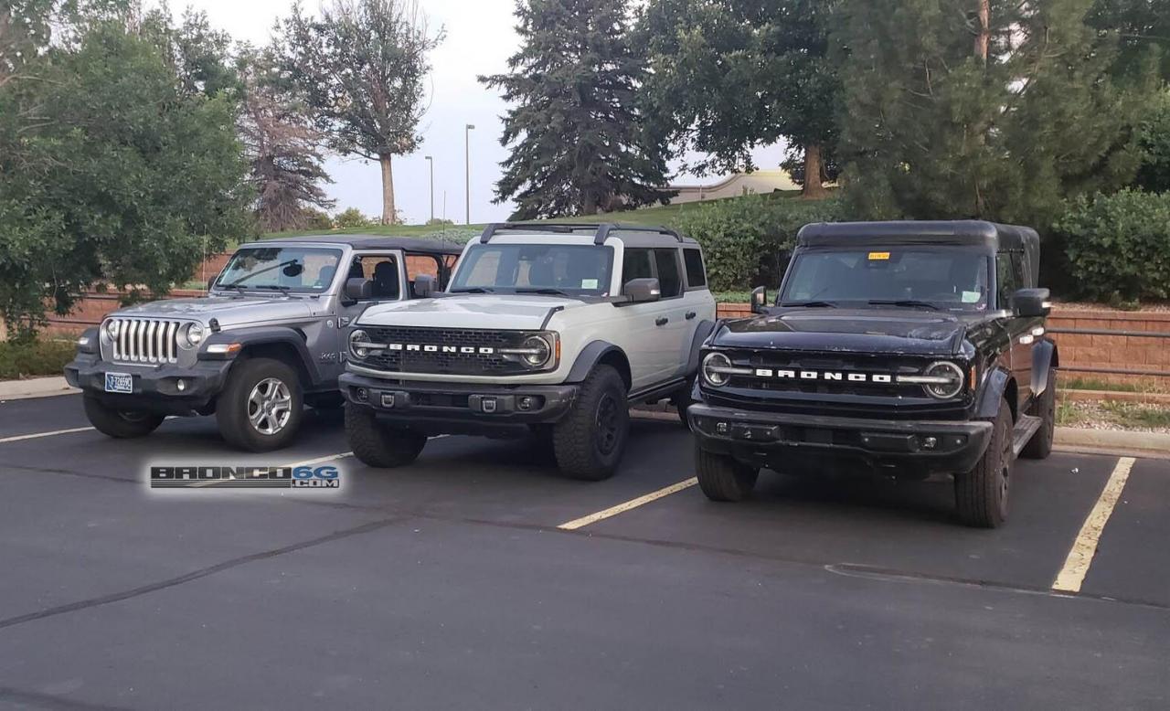 Ford-Bronco-Jeep-Wrangler-5.thumb.jpg.11203be6b086e4d763f2f8c7439f754f.jpg