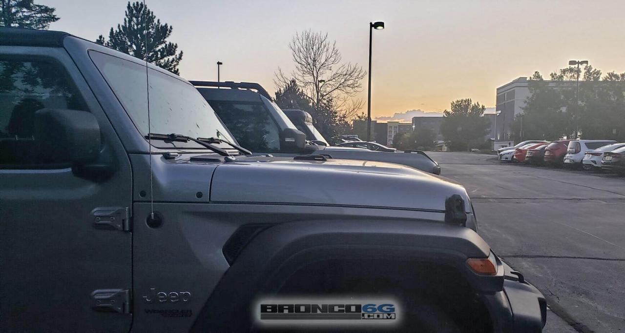 Ford-Bronco-Jeep-Wrangler-8.thumb.jpg.22b197732db55e2e427bf6b76ab318ec.jpg