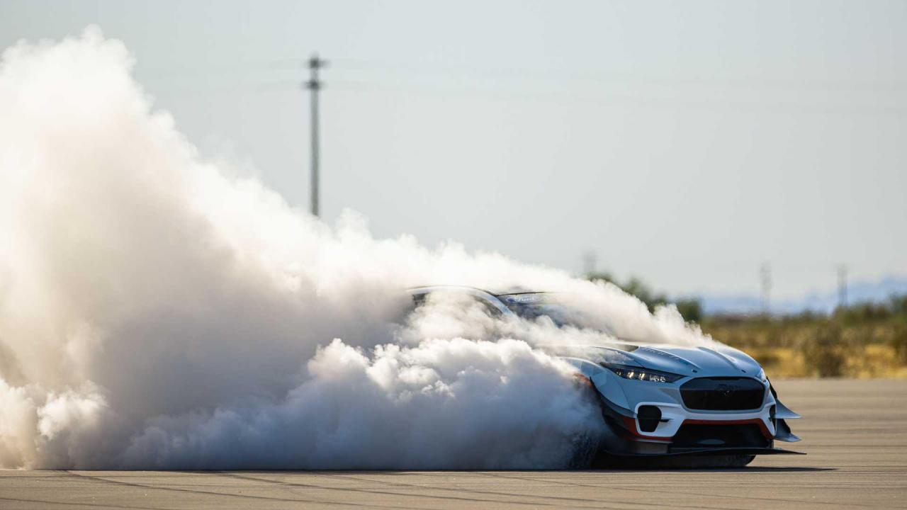 ford-mustang-mach-e-1400-lots-of-smoke.jpg