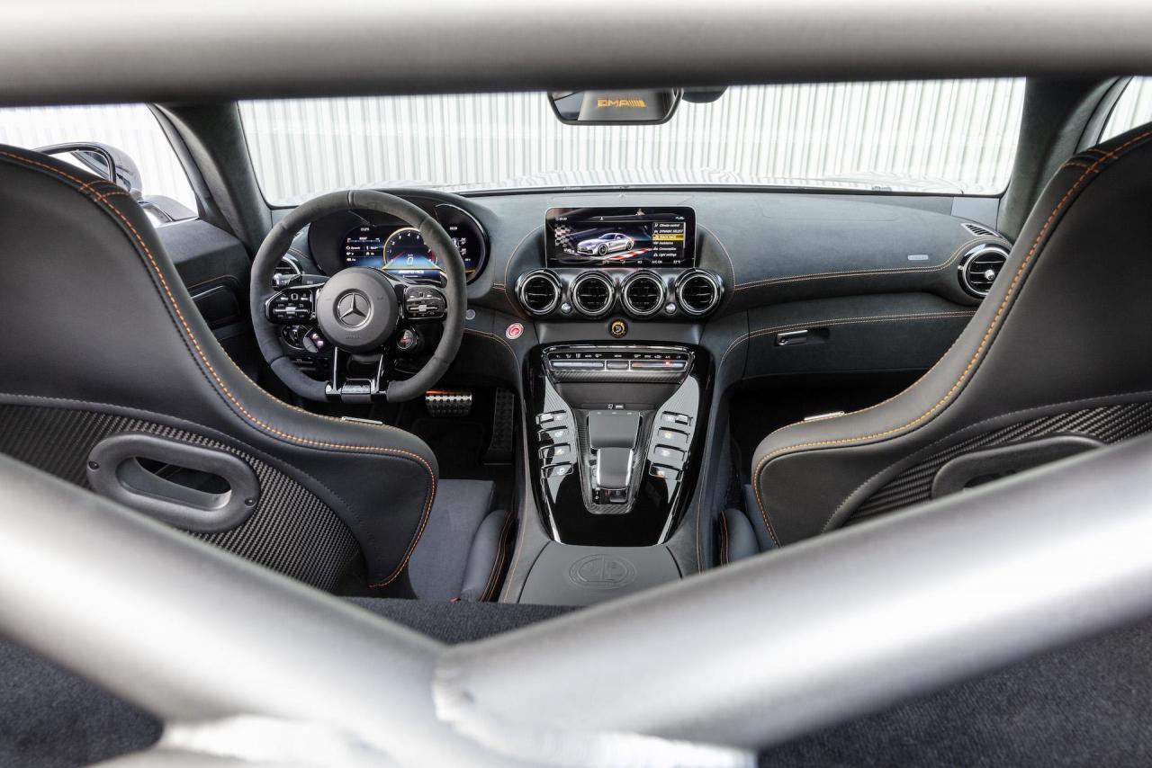 mercedes-benz-amg-gt_100752372_h.jpg