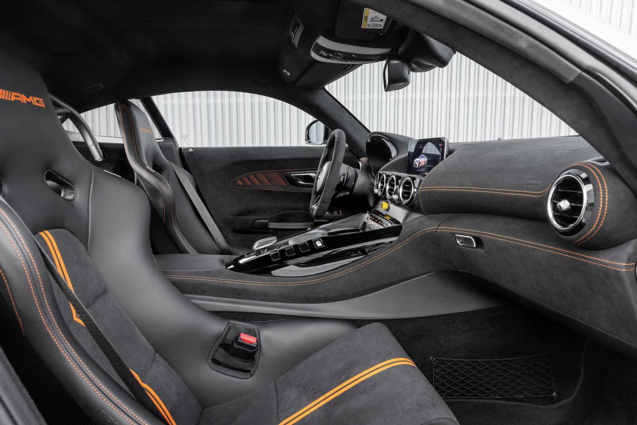 mercedes-benz-amg-gt_100752376_h.jpg