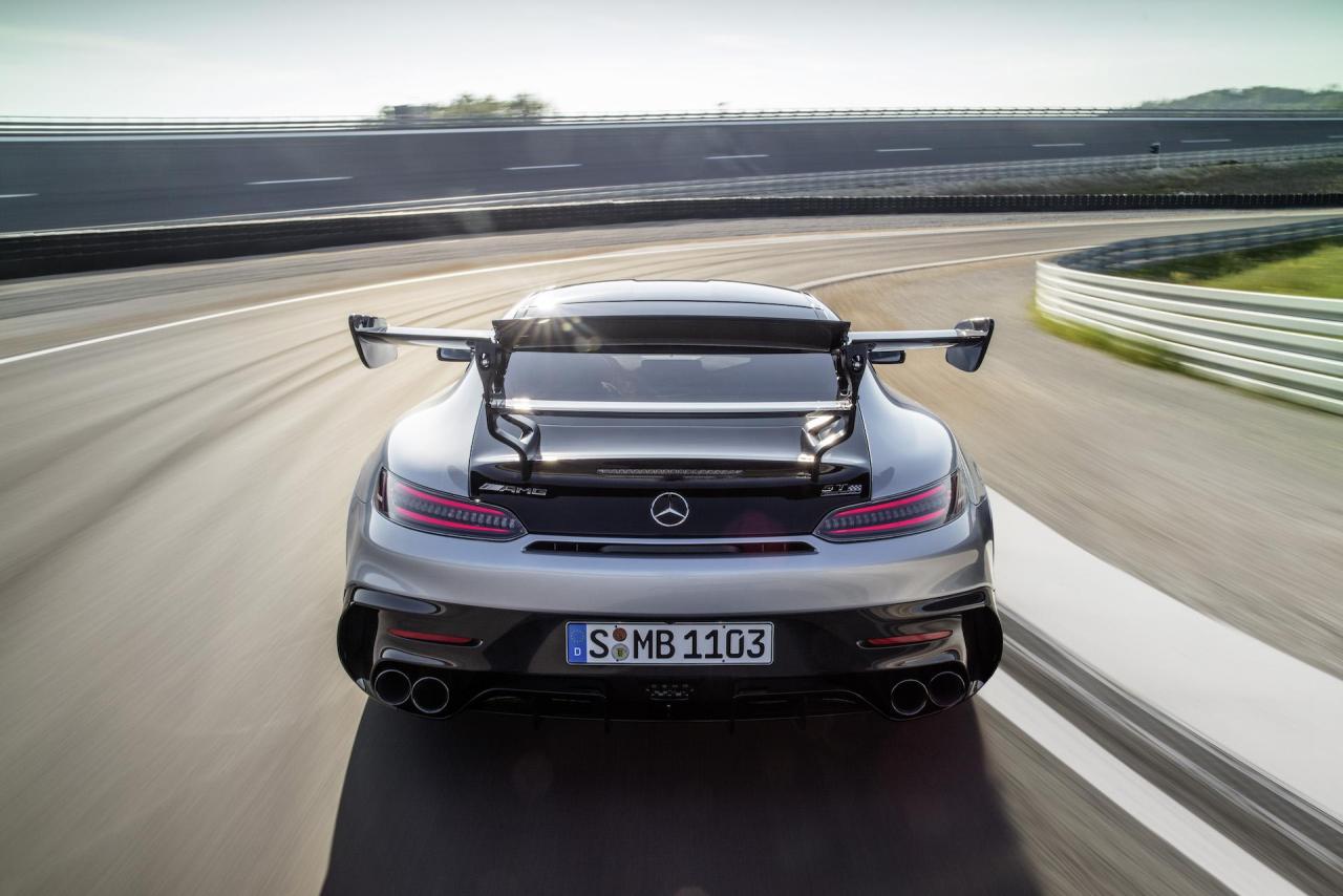 mercedes-benz-amg-gt_100752395_h.jpg
