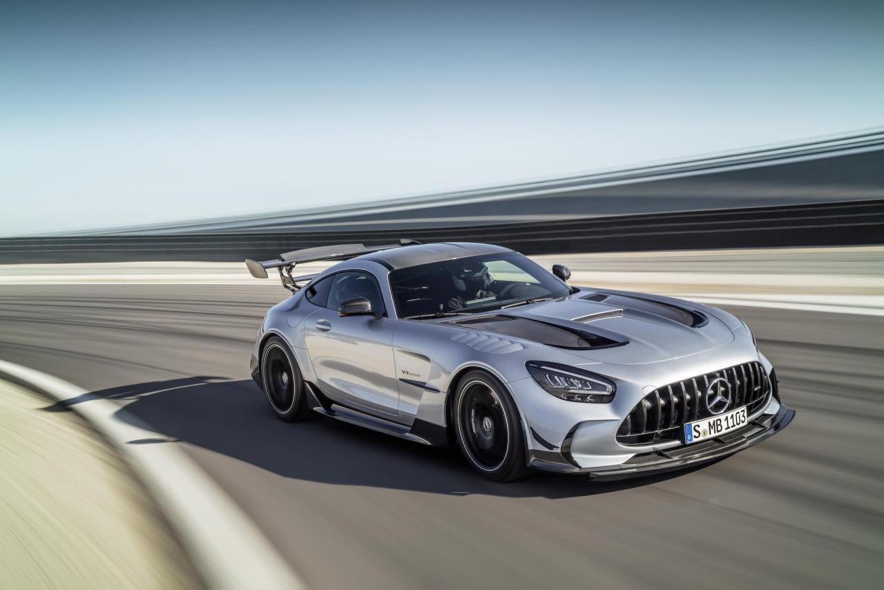 mercedes-benz-amg-gt_100752397_h.jpg