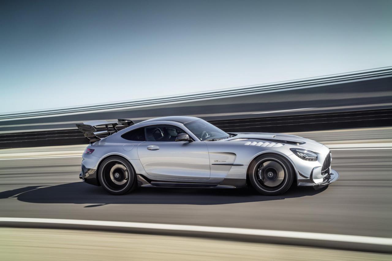 mercedes-benz-amg-gt_100752399_h.jpg