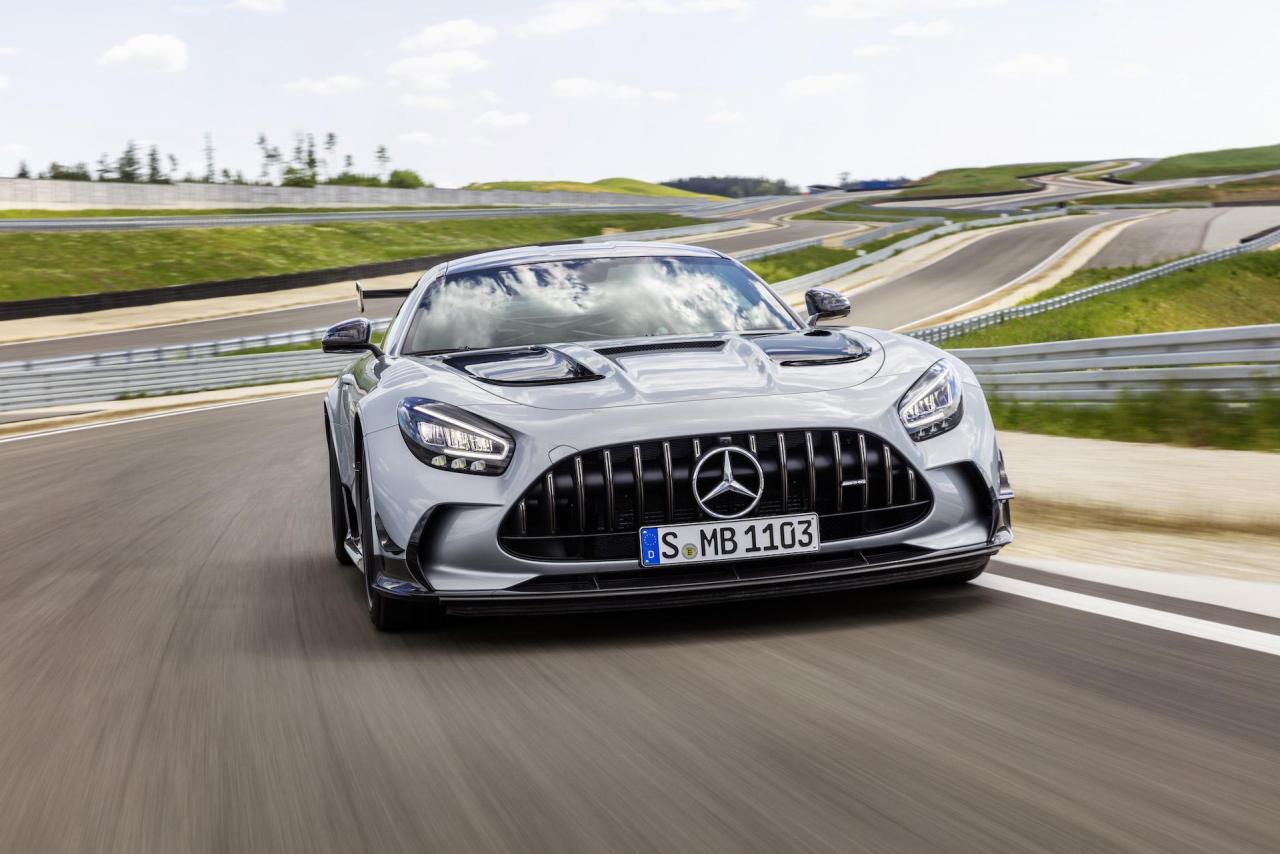 mercedes-benz-amg-gt_100752406_h.jpg