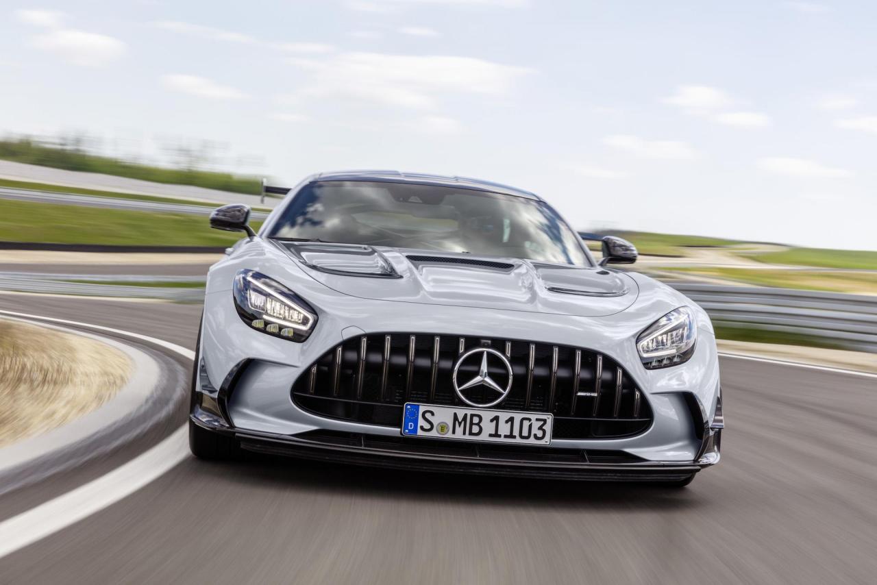 mercedes-benz-amg-gt_100752409_h.jpg