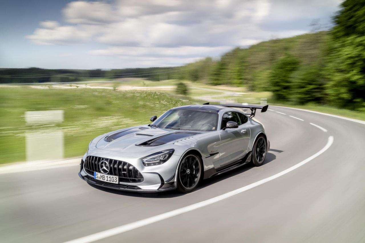 mercedes-benz-amg-gt_100752415_h.jpg