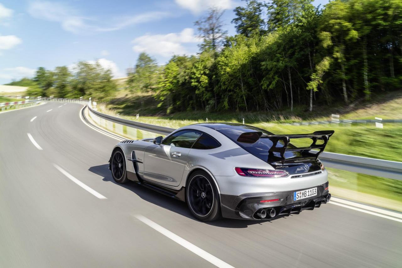 mercedes-benz-amg-gt_100752417_h.jpg