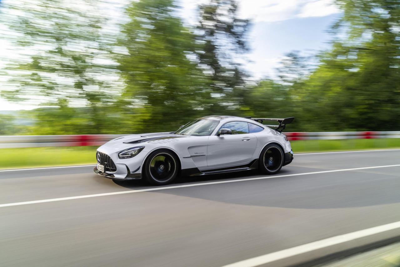 mercedes-benz-amg-gt_100752418_h.jpg