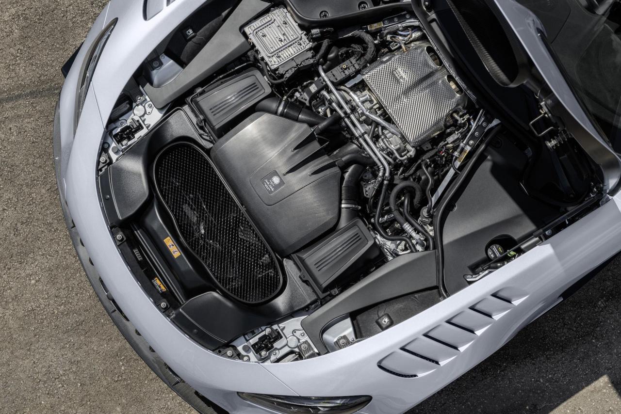 mercedes-benz-amg-gt_100752439_h.jpg