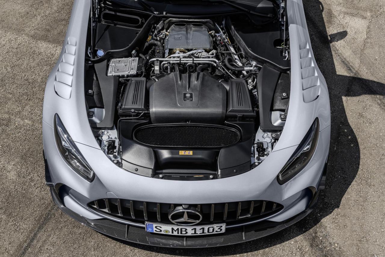 mercedes-benz-amg-gt_100752440_h.jpg