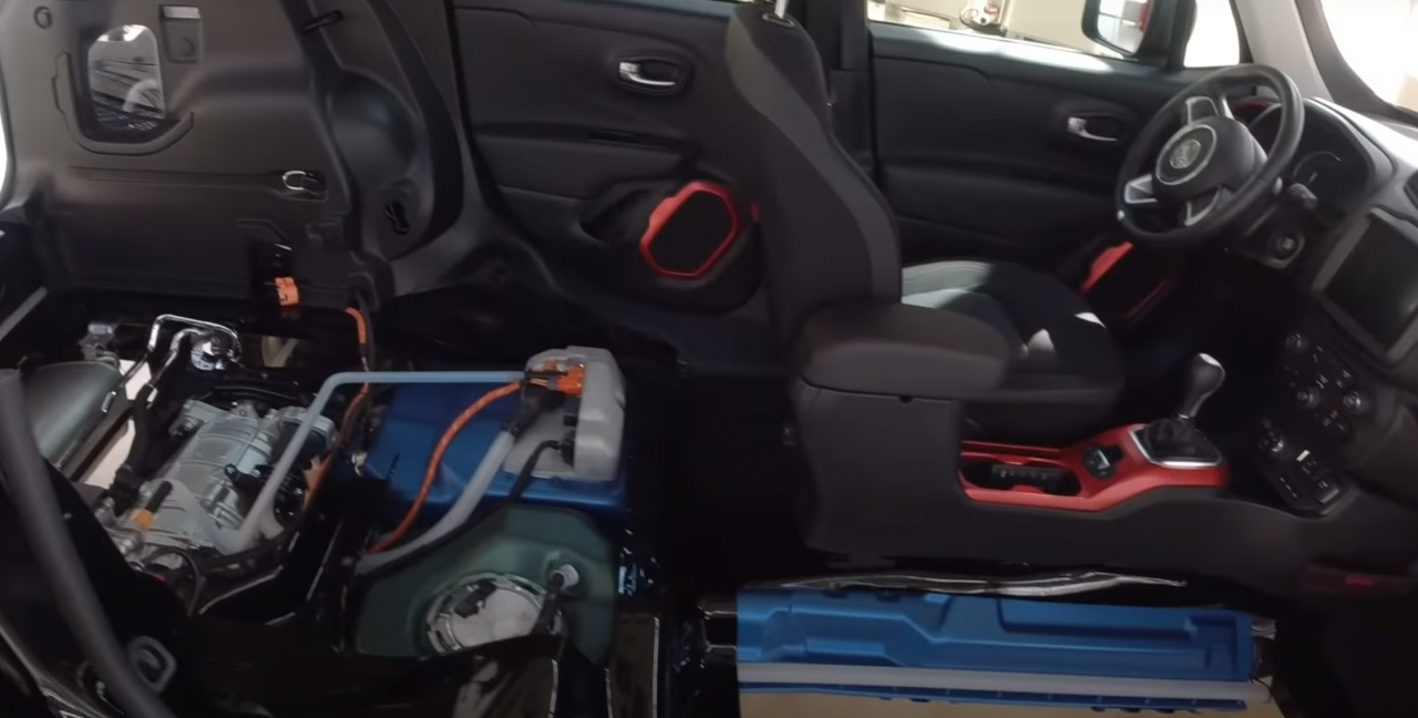 jeep renegade ibrida batteria e motore posteriore (3).png
