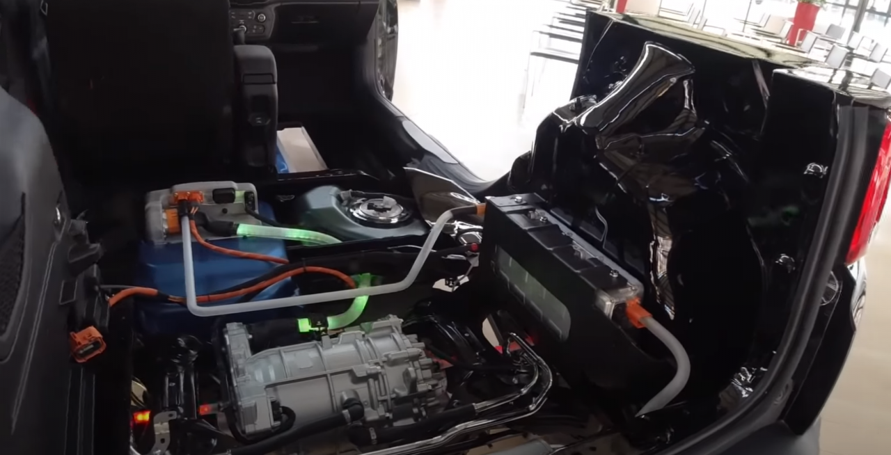 jeep renegade ibrida batteria e motore posteriore (2).png