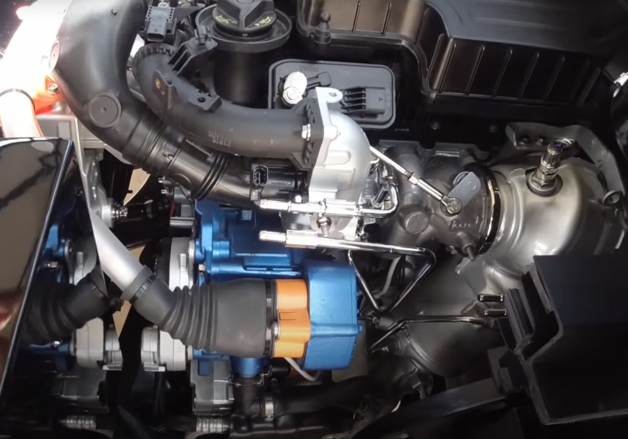 jeep renegade ibrida moto generatore anteriore (3).png
