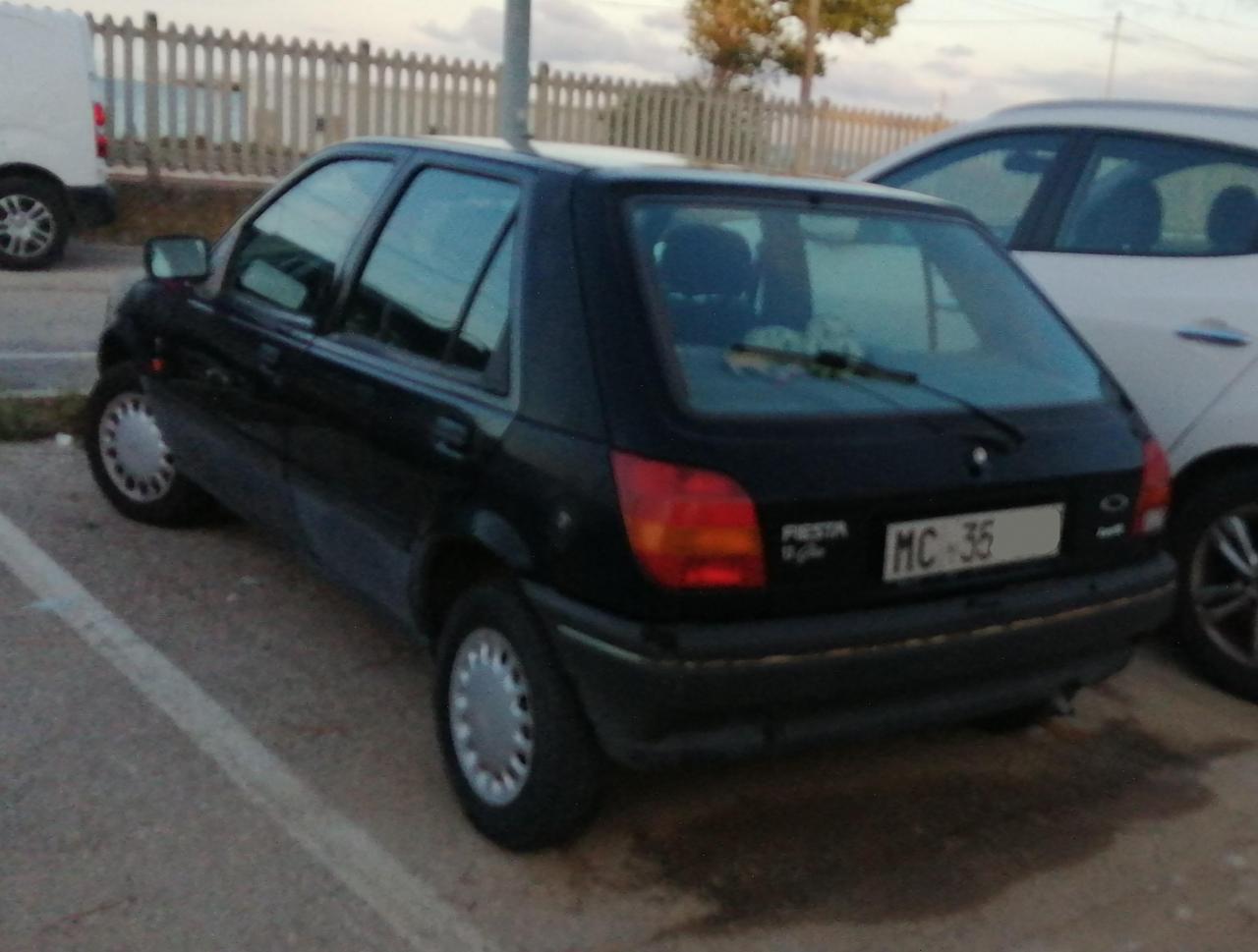 2134166573_Fiesta1.3Ghia_91.thumb.jpg.34d679b07f43c1f622e3be45a37fad85.jpg