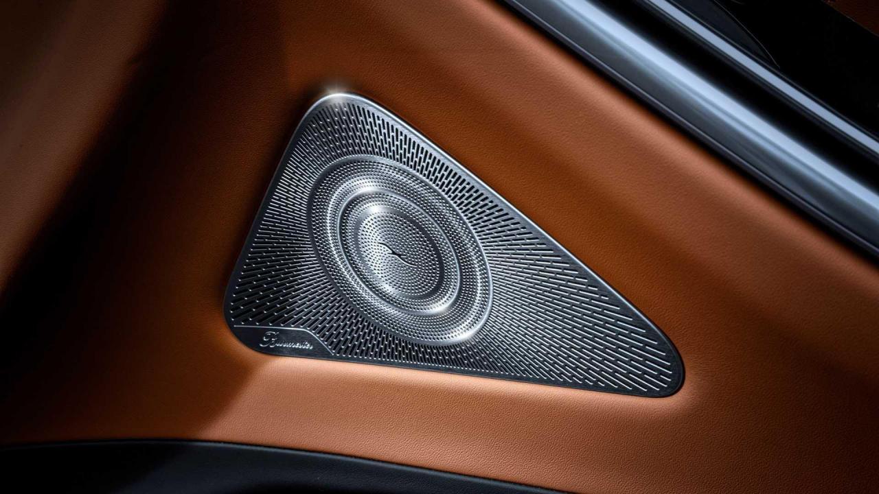 2021-mercedes-benz-s-class-interior-details (1).jpg