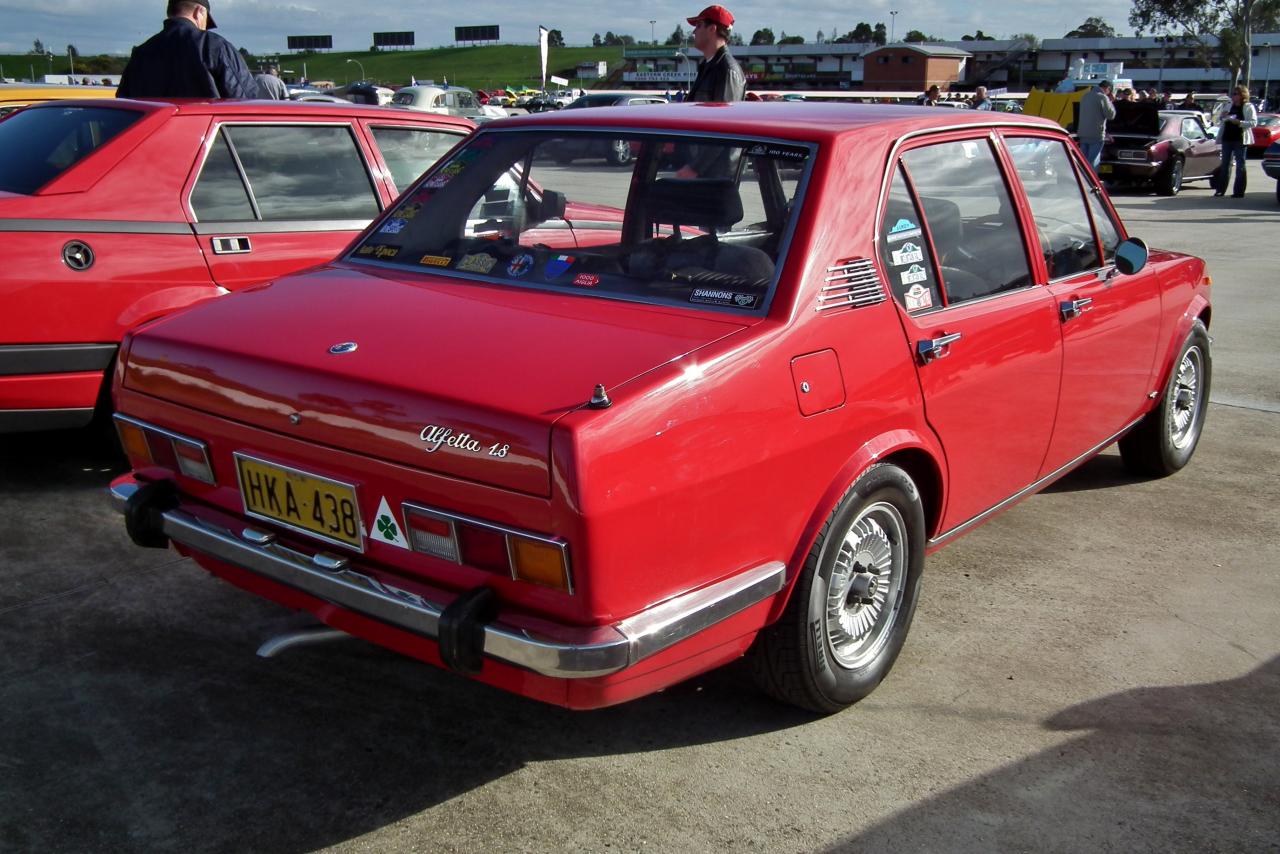 1975_Alfa_Romeo_Alfetta_sedan_(6107857143).thumb.jpg.c7c7f6f3c2ab0fd440735a6d3fdf011c.jpg