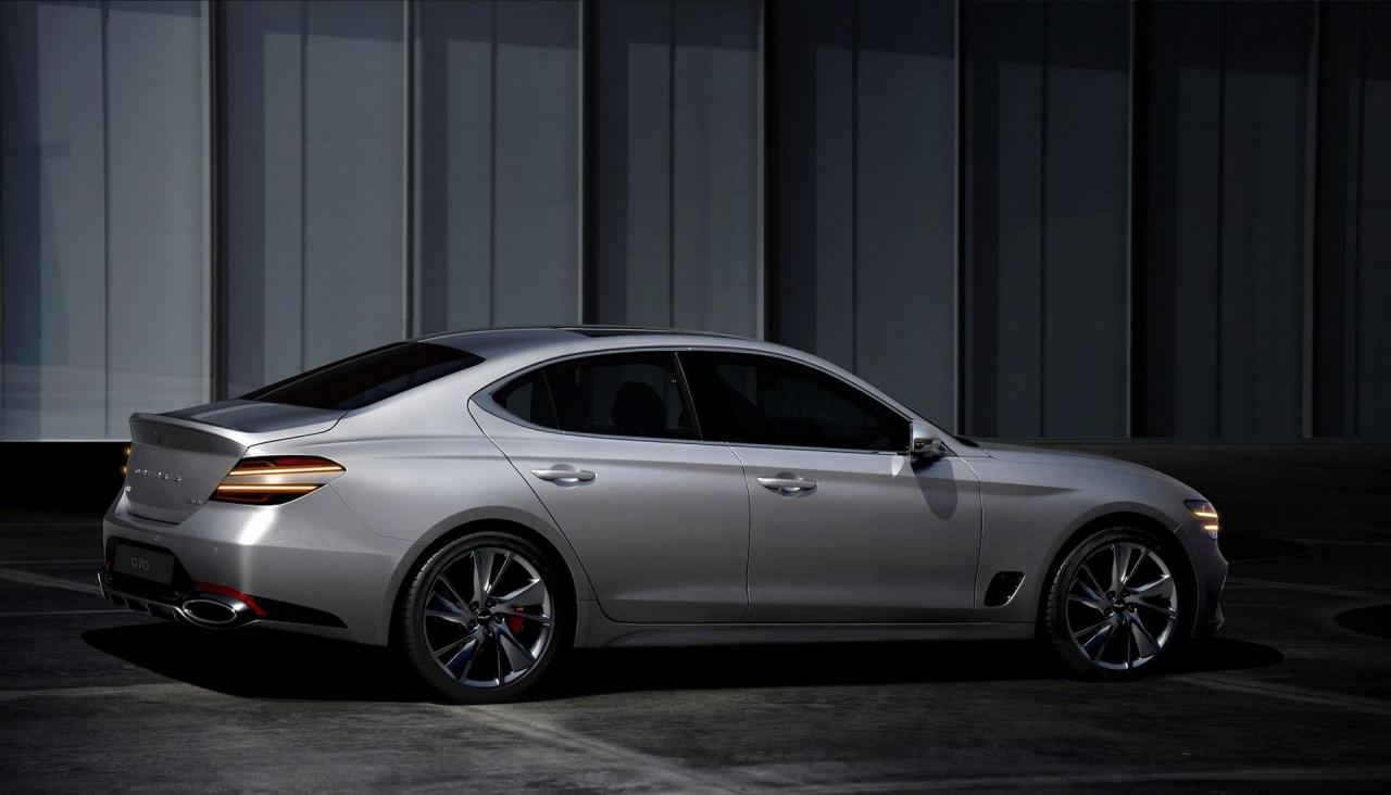 2021-Genesis-G70-2.thumb.jpg.e48f0de825a3ed0be13fbf1351f520be.jpg
