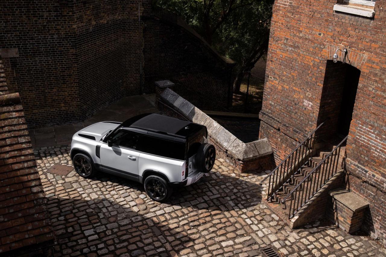 2021-Land-Rover-Defender-15.jpg