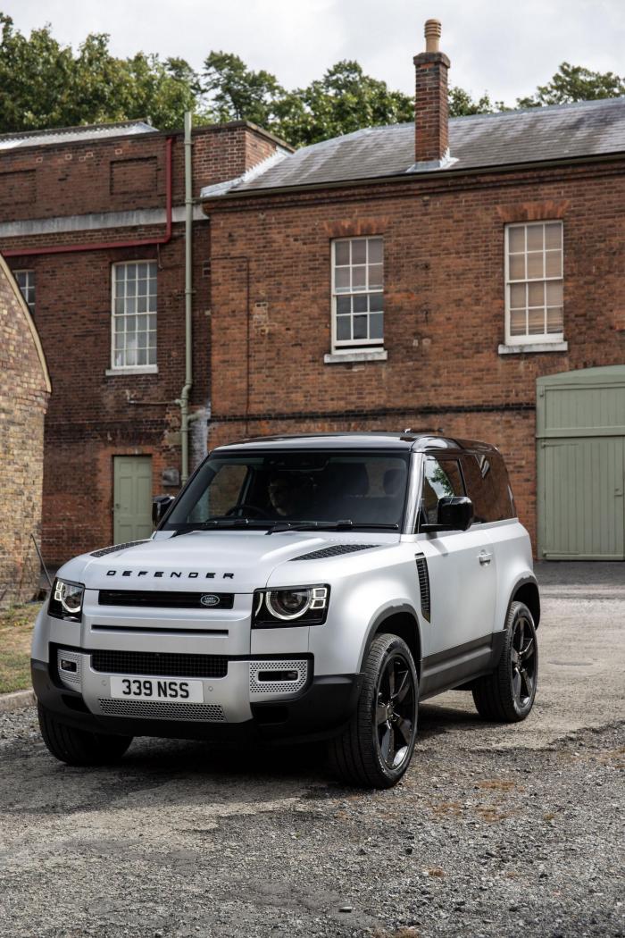 2021-Land-Rover-Defender-16.jpg