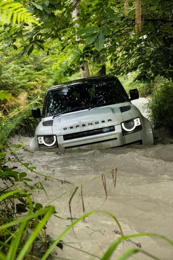 2021-Land-Rover-Defender-35.jpg