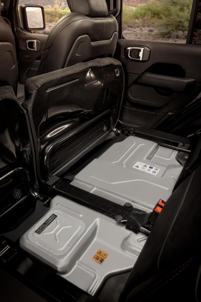 2021-jeep-wrangler-4xe-phev-38.jpg