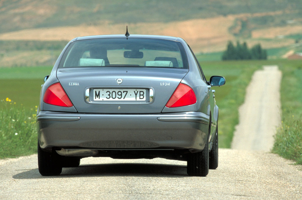 915726496_lancia-lybra-839-4815.jpg.0f7720bd690f3f9c82f5e2fccfde1fad.jpg