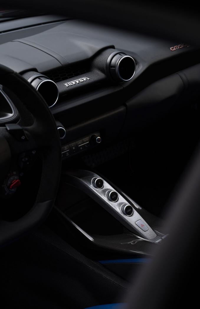 Ferrari-Omologata-one-off-10.thumb.jpg.7daf3595f704f0f3fba35a3dd350004c.jpg