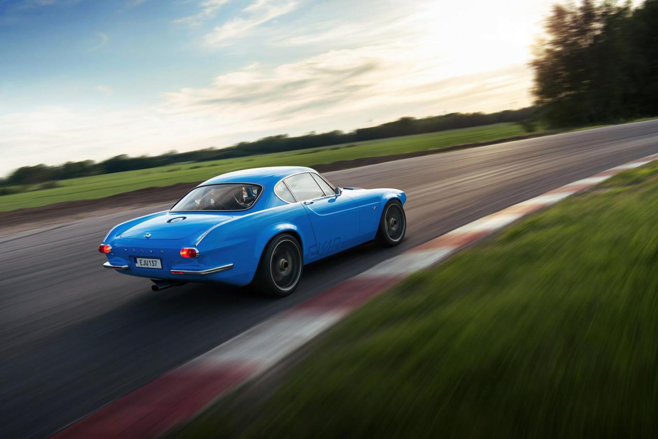Volvo-P1800-Cyan-02.jpg
