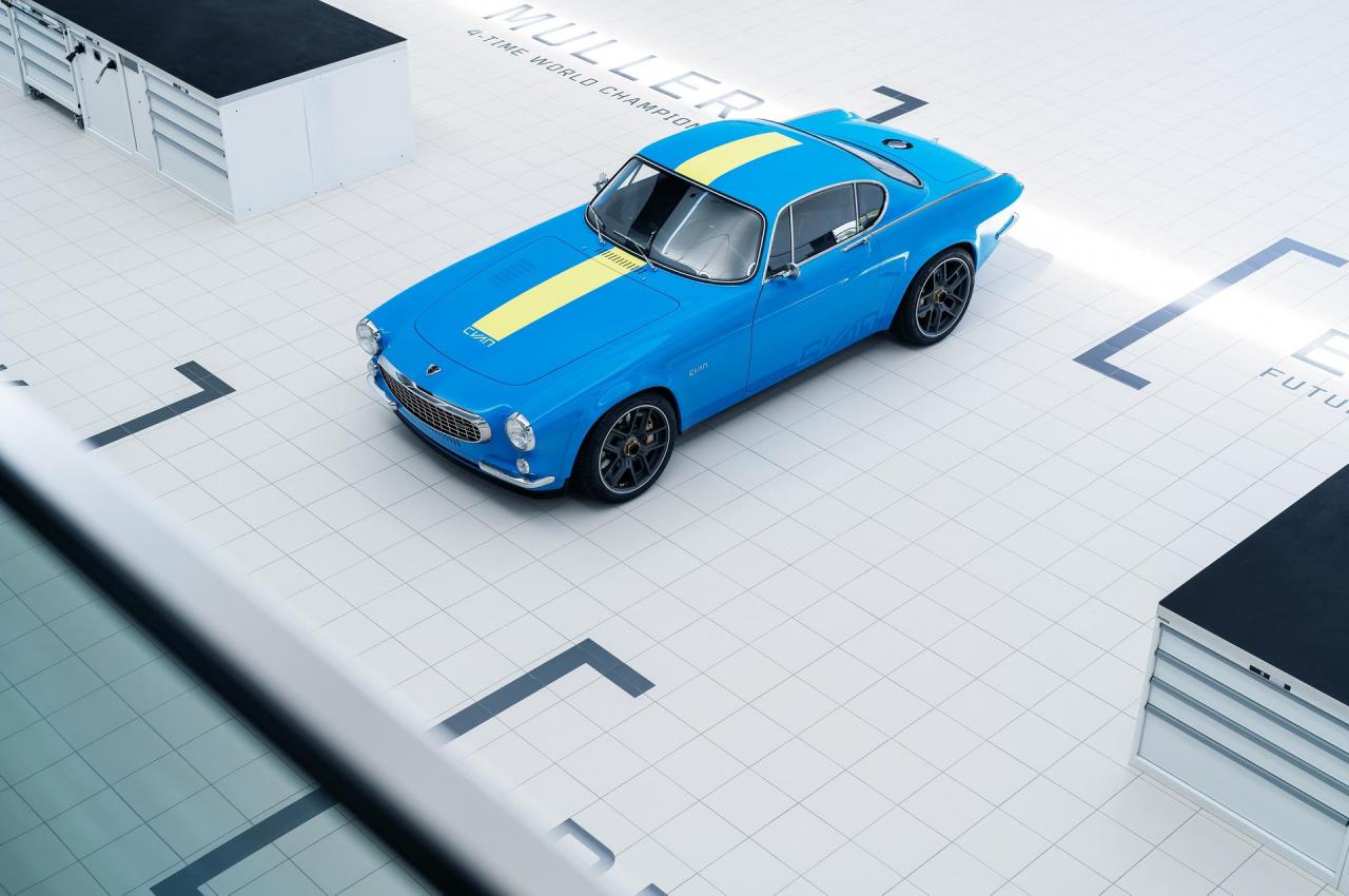 Volvo-P1800-Cyan-05.jpg