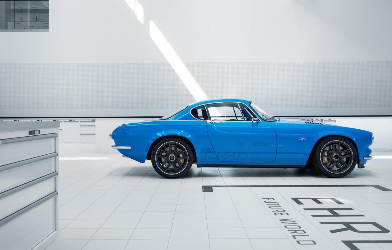 Volvo-P1800-Cyan-12.jpg