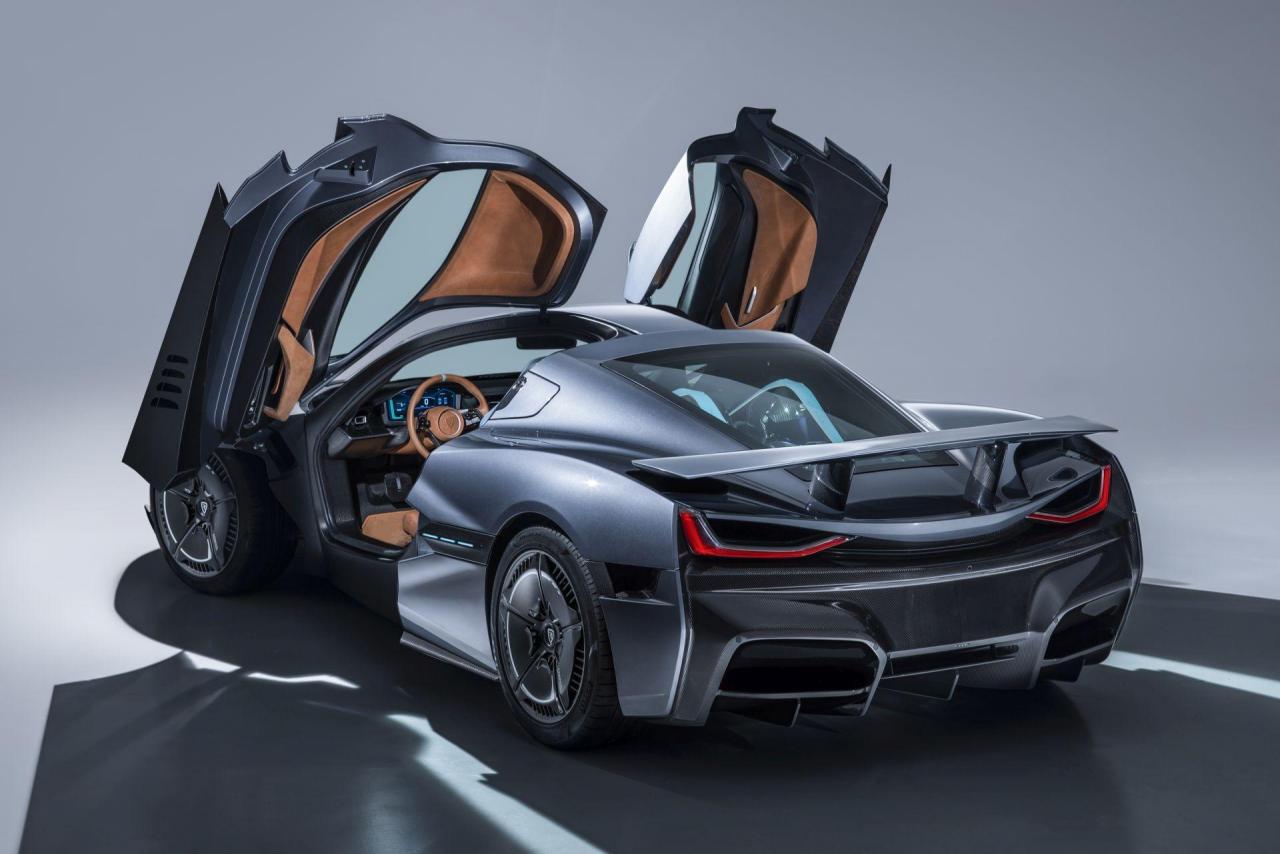 c_two-studio-rear-doors-up.thumb.jpg.5bb40edb20be64948817b54693b6d652.jpg