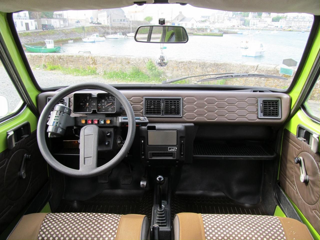 citroen_visa_1975_interior.thumb.jpg.4cf2dcae9c996d64fe1ede3e7b6895c7.jpg